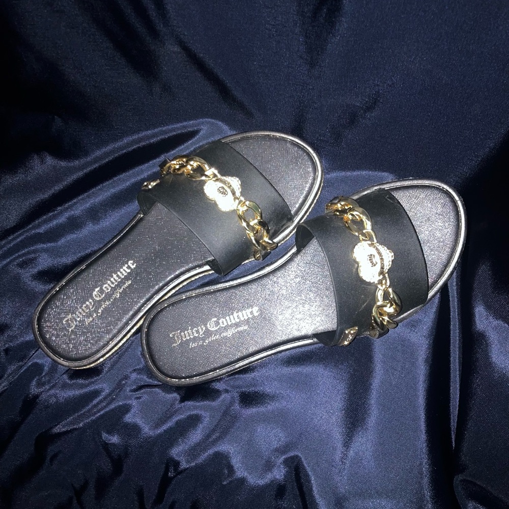 Juicy Couture Women's Sandals in Black with Gold Chain